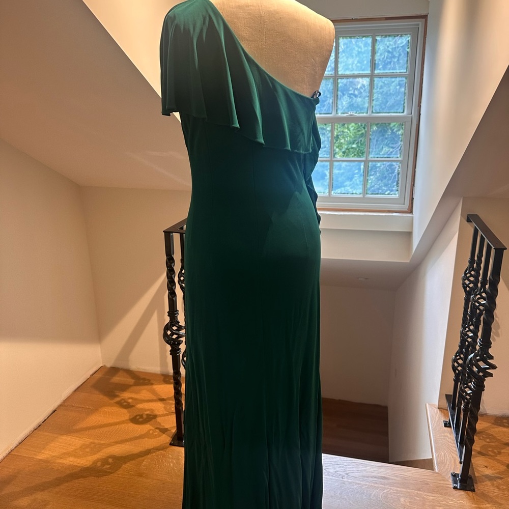 Beautiful Gown - Picture 3 of 6